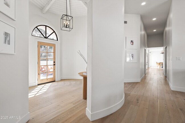 Building Photo - 6701 E San Miguel Ave