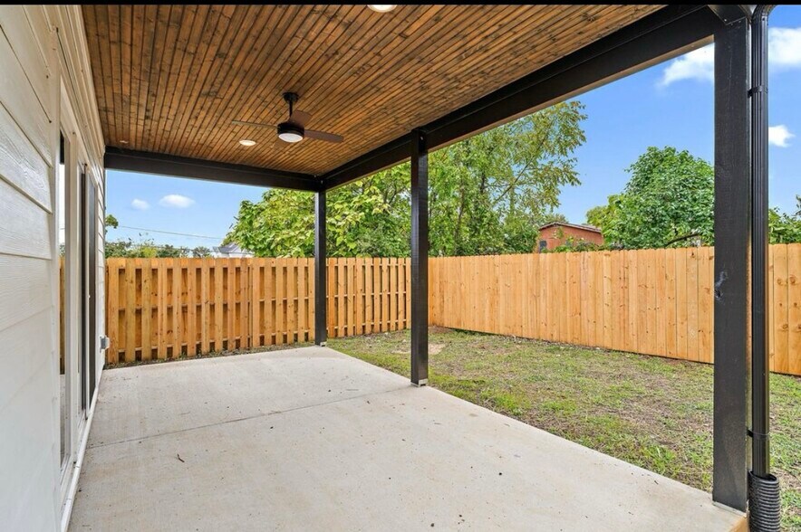 Building Photo - 2142 18th Ave N