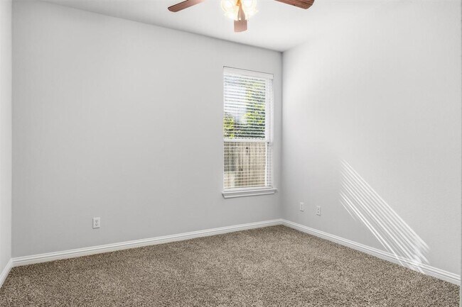 Building Photo - 101 Saddle Ridge Dr