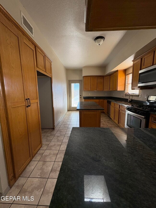 Building Photo - 4136 Tierra Venado Dr