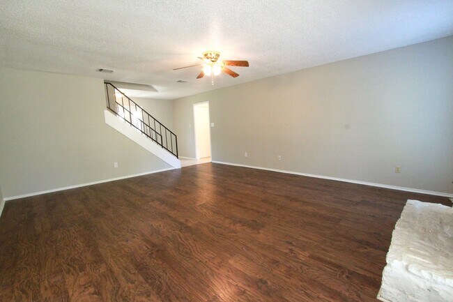 Building Photo - Updated 4 Bedroom • 2.5 Bath • West Round Rock • Downstairs Primary Suite • Two Living Areas • La...