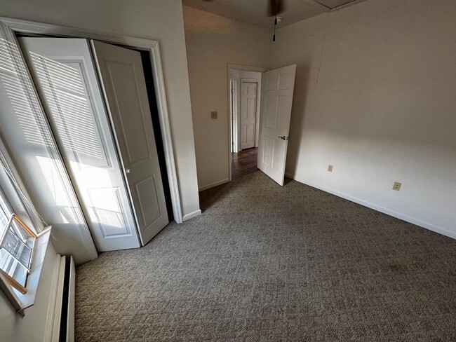 Building Photo - 337 E 2nd St