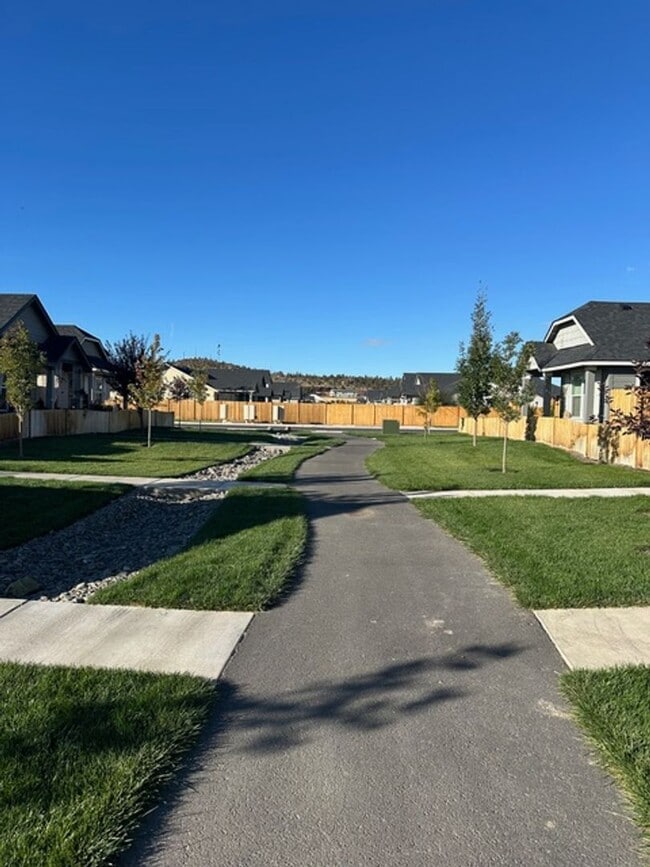 Building Photo - NEWER CONSTRUCTION - 2 BR 1BA Hayden Home in Redmond