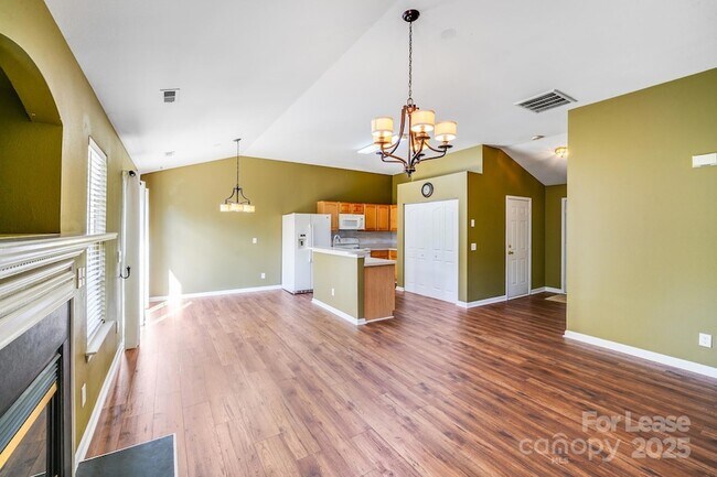 Building Photo - 5911 Vista Verde Ct