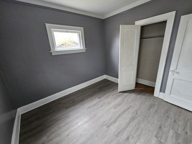 Building Photo - 15906 Corsica Ave