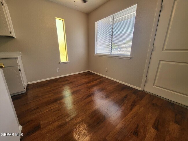 Building Photo - 5209 Carousel Dr