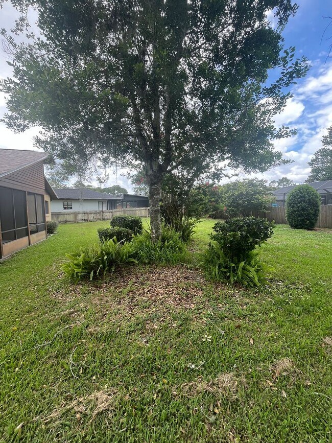 Building Photo - Super Cute 3bd 2bath! FENCED IN YARD !