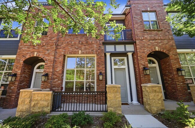 Building Photo - $2,895.95 with $300 Off the first month's rent, 2 Beds - 2.5 Bath, Townhome in Lone Tree with Bal...