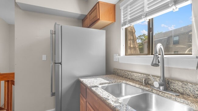 Building Photo - 9506 13th Bay St