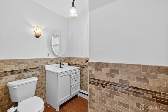 Building Photo - 47 Marion St