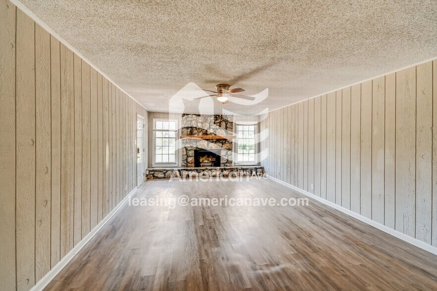 Building Photo - 413 Roebuck Dr