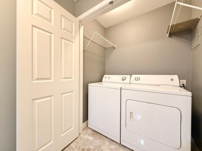 Building Photo - 5450 E Deer Valley Dr