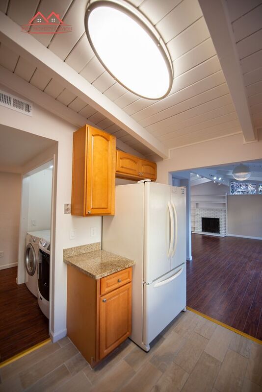 Building Photo - 855 Rorke Way