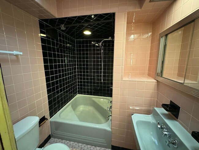 Building Photo - Incredibly Unique Property in the Heart of Shadyside!