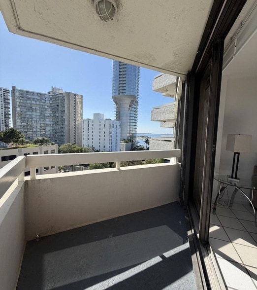 Building Photo - 2501 Brickell Ave