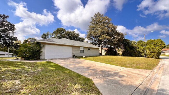 Building Photo - 23 Winding Woods Trail