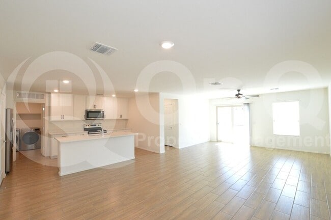 Building Photo - 7951 N Scholes Ave