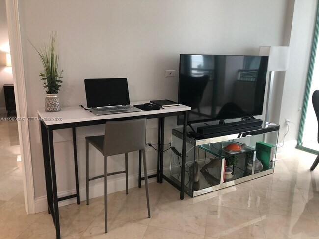 Building Photo - 3350 SW 27th Ave