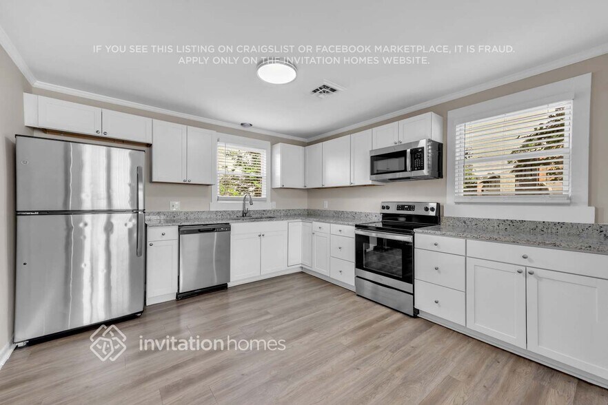 Building Photo - 3331 Panorama Dr