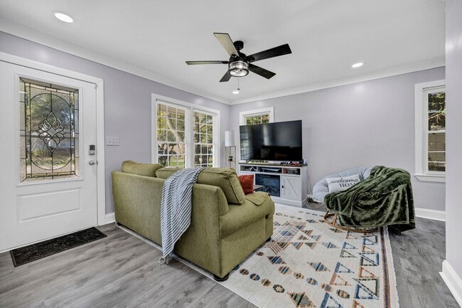 Building Photo - Available Now in Oakdale Subdivision!