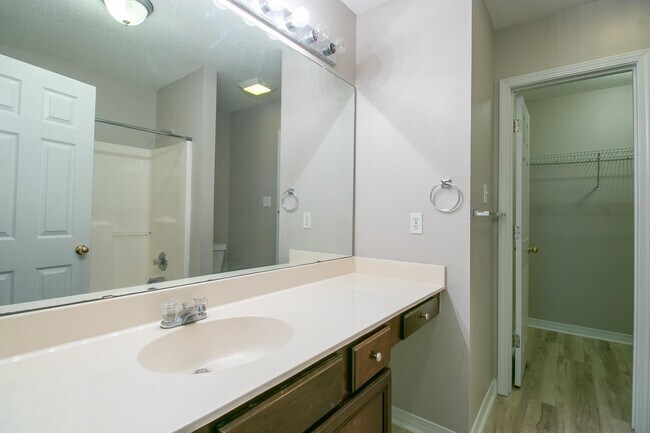 Building Photo - 10690 E Bay Tree Dr