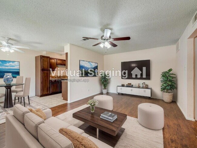Building Photo - "Charming 3-2 Townhouse Near Shopping, Dining & Entertainment!"