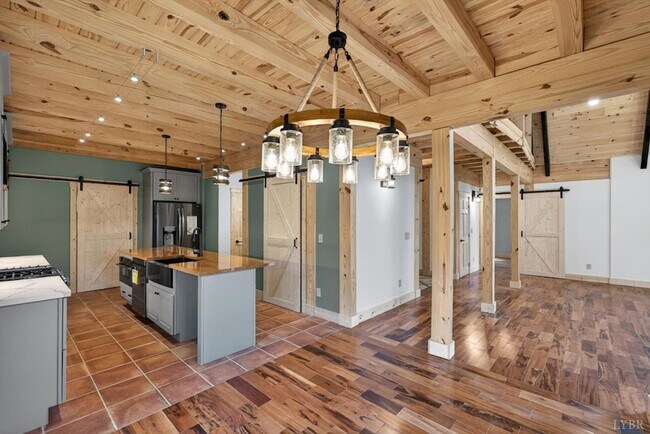 Building Photo - 308 Acres Ct