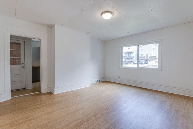 Building Photo - Available JULY 2026 - Renovated 3 Bedroom Home w/ Parking in Mt. Washington!