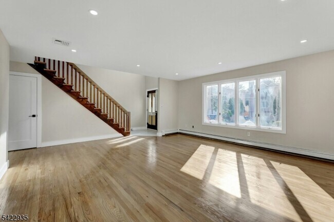 Building Photo - 535 Orchard Ave