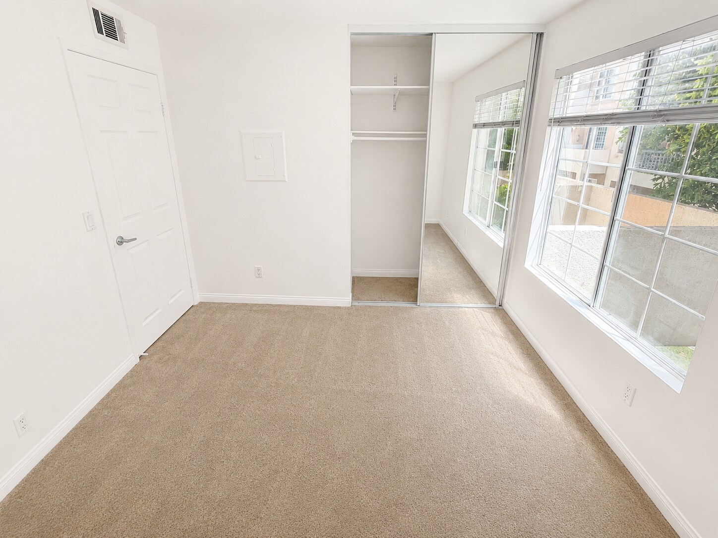 Building Photo - 5525 Canoga Ave