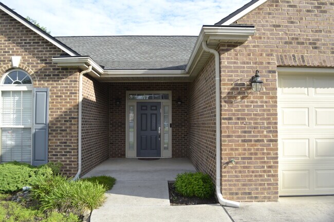Building Photo - 1601 Silver Oak Ln