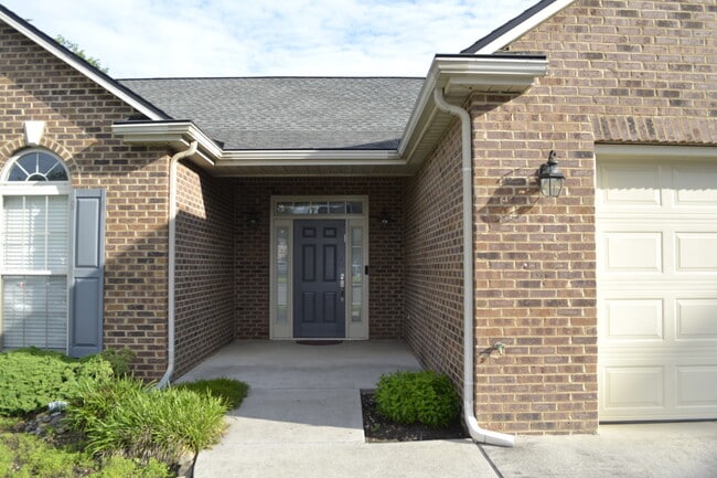 Building Photo - 1601 Silver Oak Ln