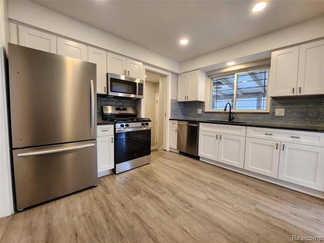 Building Photo - 15705 Juliana Ave