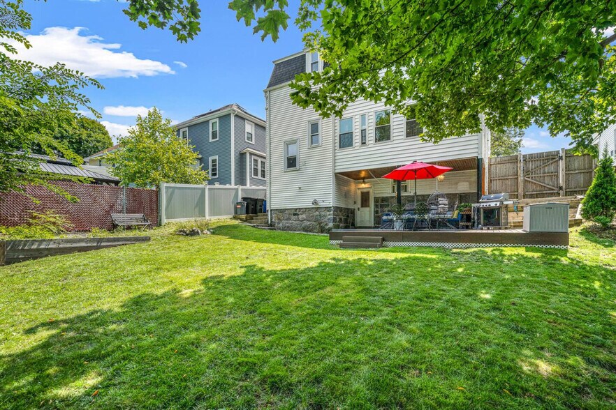 Building Photo - 46 Russell St