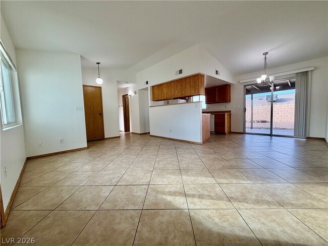 Building Photo - 525 Close Ave