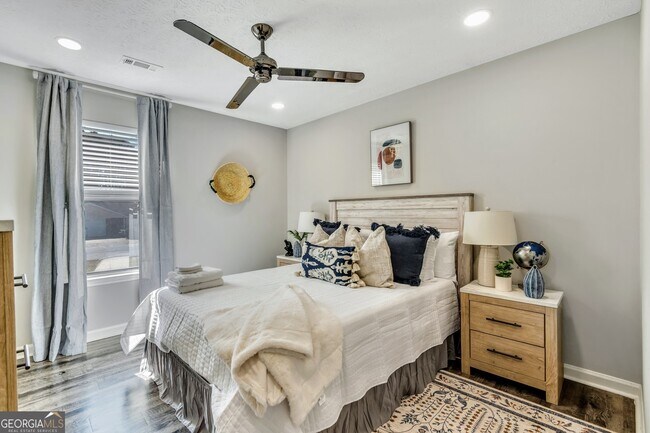 Building Photo - 10960 Morning Dove Dr