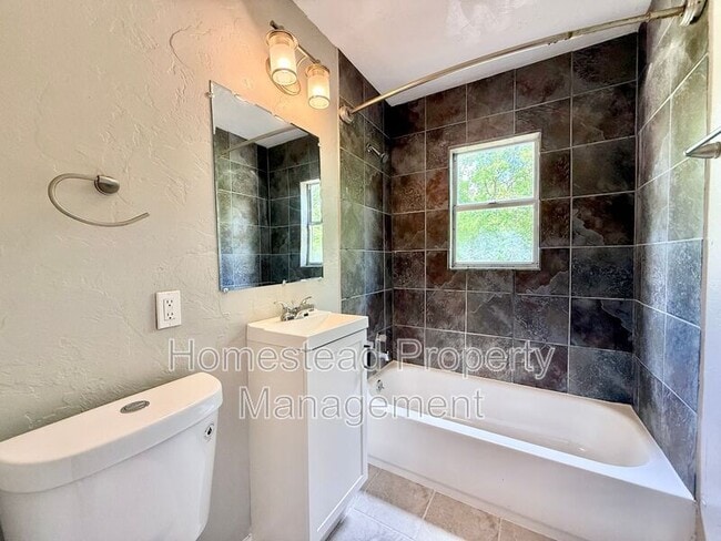 Building Photo - 4200 Altadena Ave