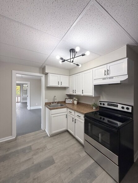 Building Photo - 341 Allen St