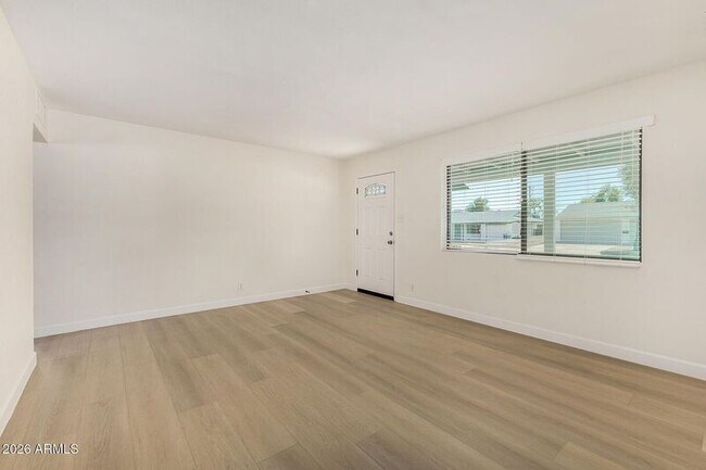 Building Photo - 220 E McKinley St