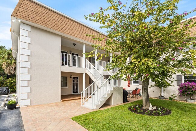 Primary Photo - ** OLDE NAPLES ** 2 BED / 1 BATH - CONDO - TURNKEY - 3 BLOCKS FROM GULF - SEASONAL OR SHORT TERM