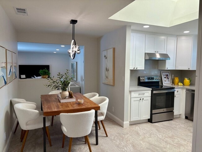 Building Photo - Updated Single Story Home with Cupertino Schools