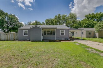 Building Photo - 3 Bedroom home in Haysville