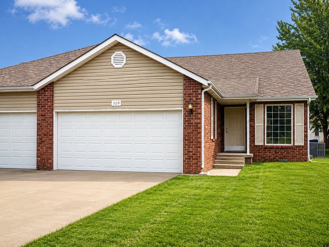 Building Photo - 509 W Briarbrook Ln