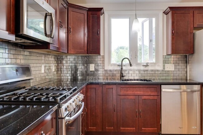 Building Photo - 19 Norton St