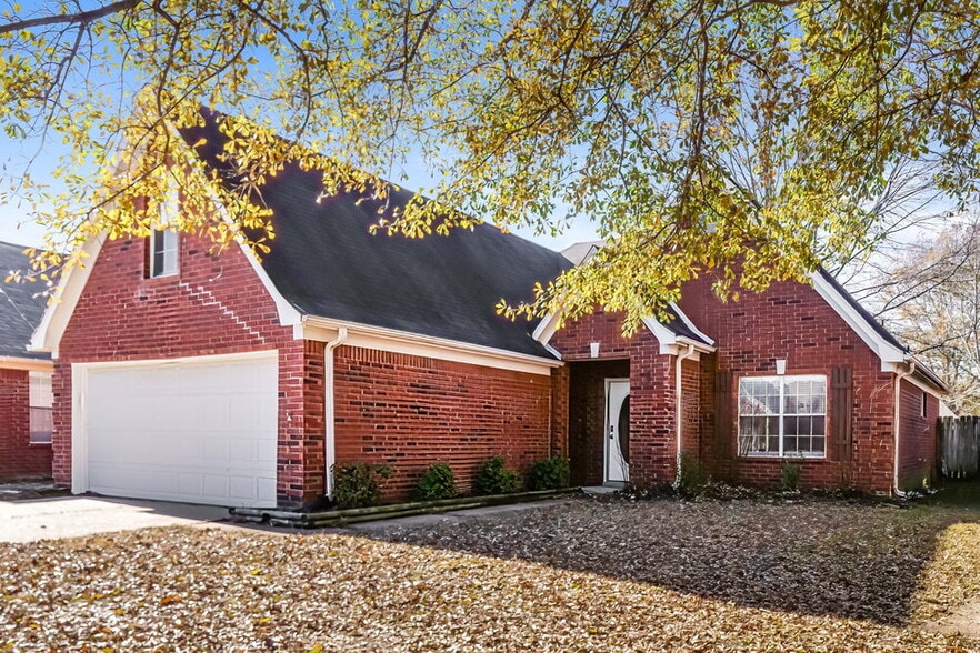 Building Photo - 8445 Clubview Dr