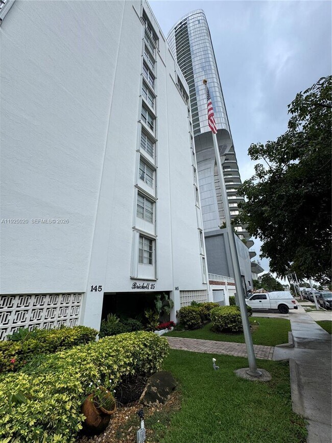 Building Photo - 145 SE 25th Rd