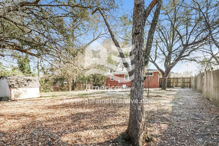 Building Photo - 1490 Cameron St