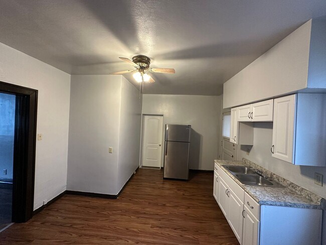 Building Photo - 526 Westinghouse Ave