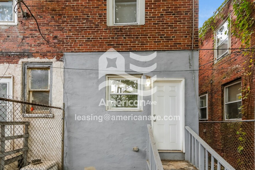 Building Photo - 330 N Robinson St