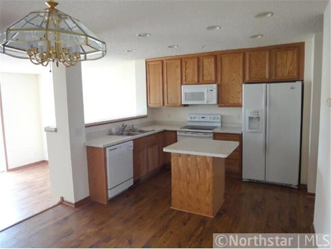 Building Photo - 5066 Fountain Lane N